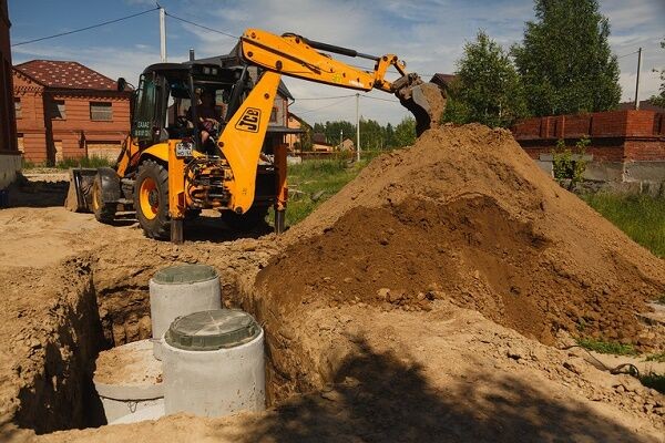 Устройство сливной ямы: популярные схемы проектирования + разбор правил определения глубины